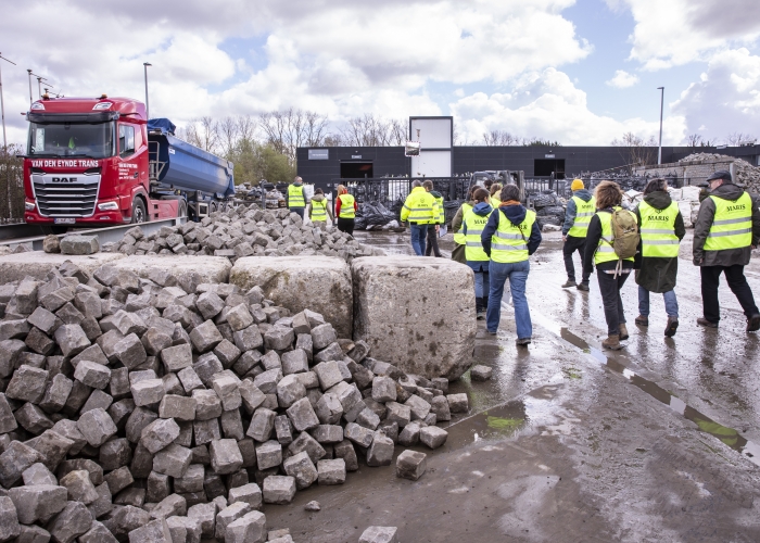 Wat gebeurt er met kasseien die opgebroken werden.